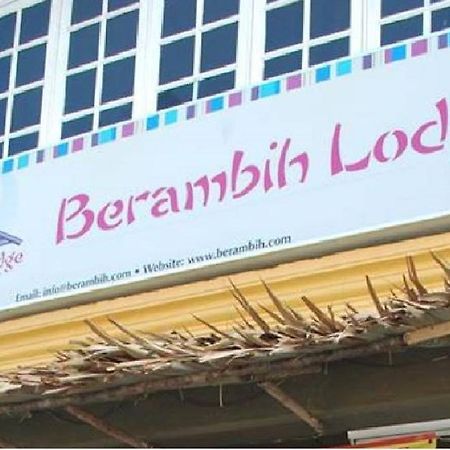 Berambih Lodge Kuching Buitenkant foto
