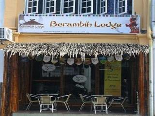 Berambih Lodge Kuching Buitenkant foto